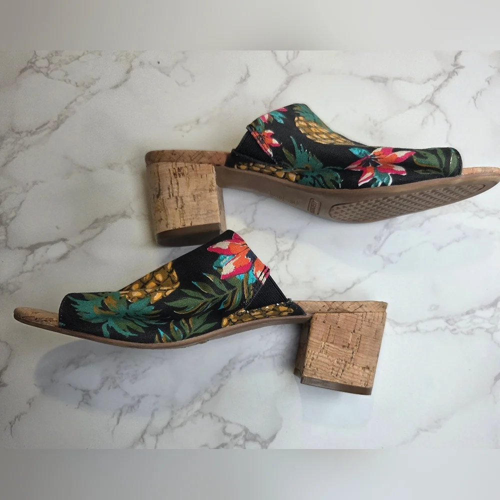 AEROSOLES Black Pineapple Print Slide Mules - Picture 5 of 6